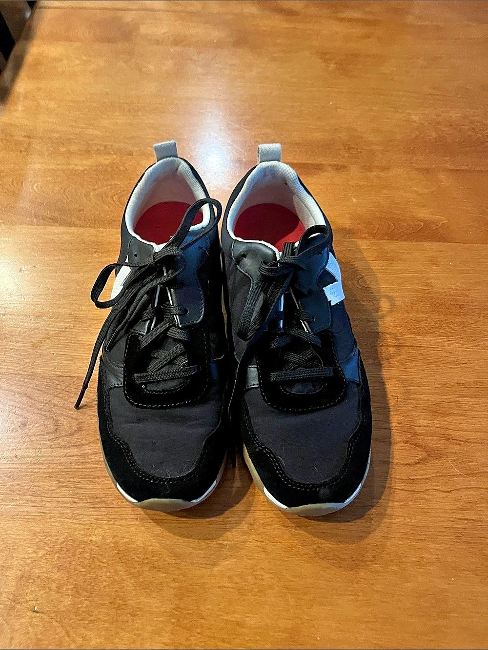 Vionic Walk Slim Glide Sneaker Black & White